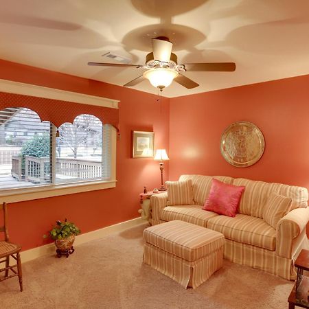 Beautiful Central Fayetteville Townhome With Views! Exterior photo