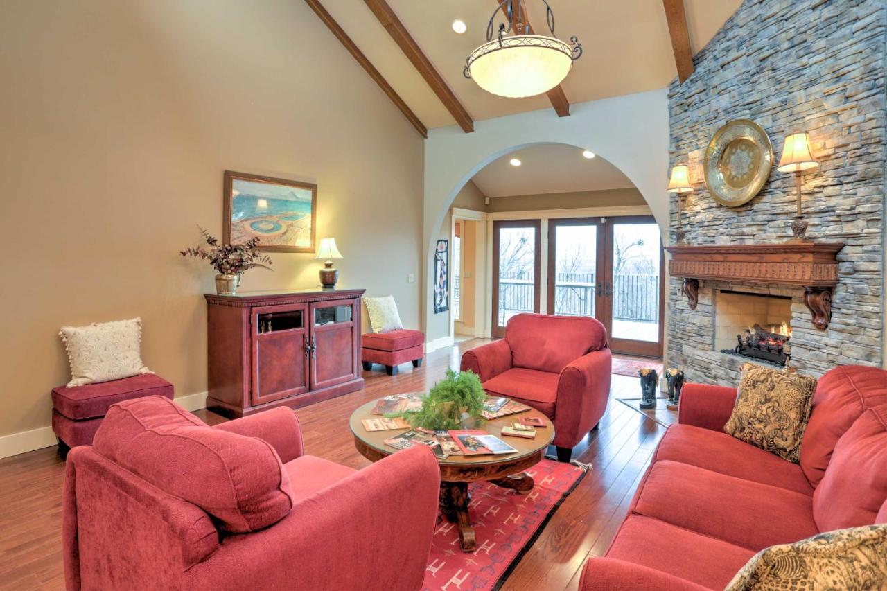Beautiful Central Fayetteville Townhome With Views! Exterior photo