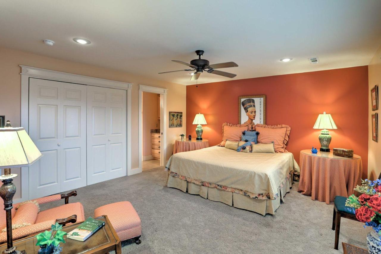 Beautiful Central Fayetteville Townhome With Views! Exterior photo